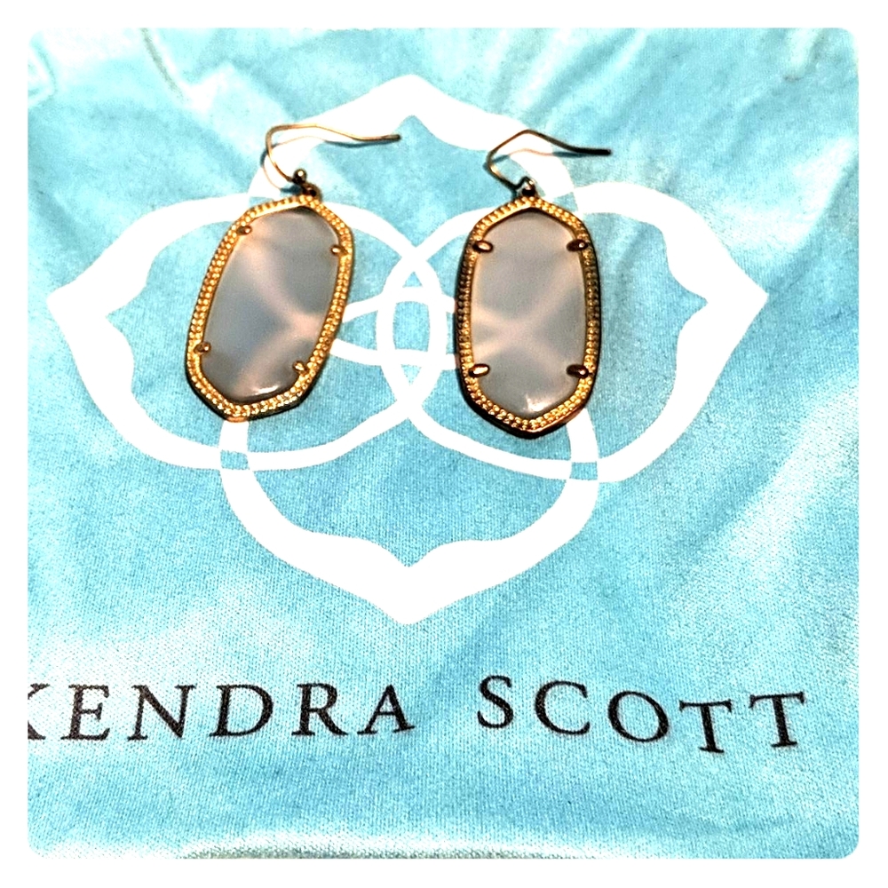 Kendra Scott drop earrings